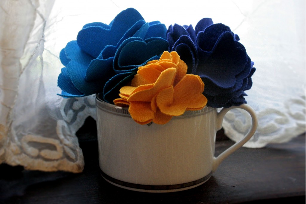 Handmade Ruffly Fabric Flower Bouquet Tutorial :: Craft Bud