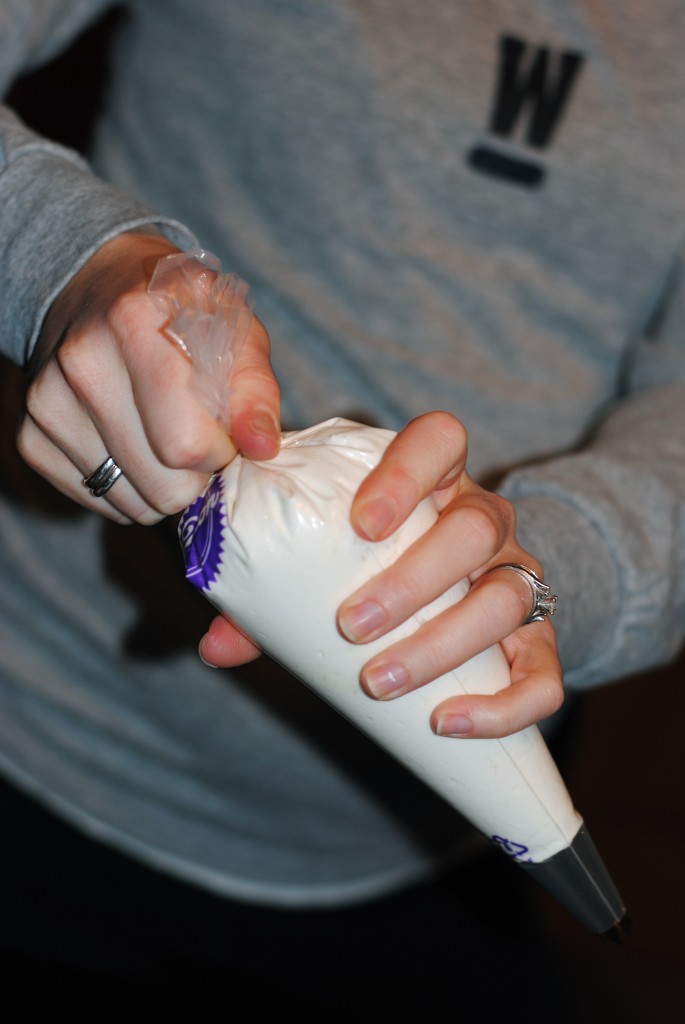 Frosting Cupcakes How to Use a Pastry Bag Craft Buds