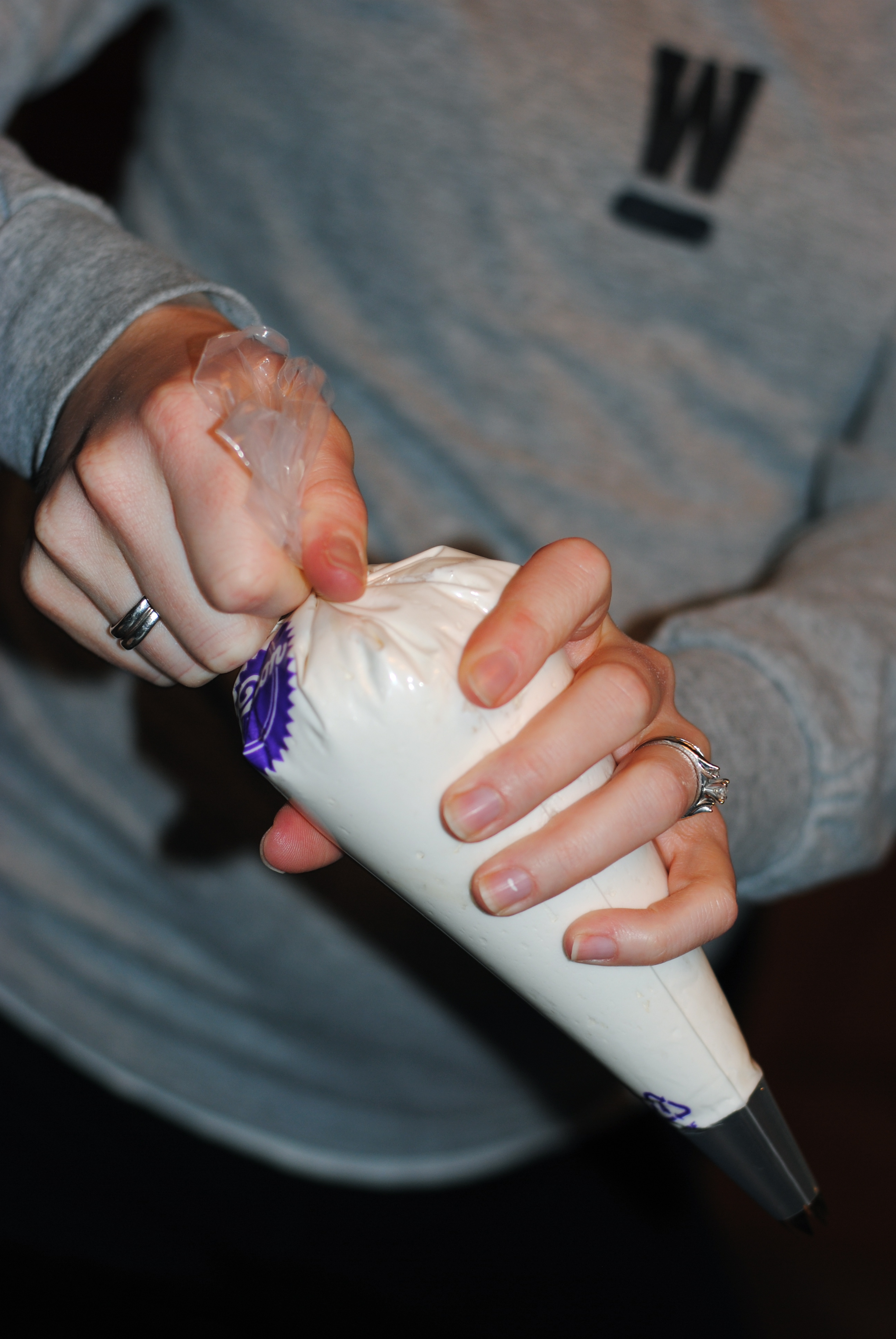 Frosting Cupcakes How to Use a Pastry Bag Craft Buds