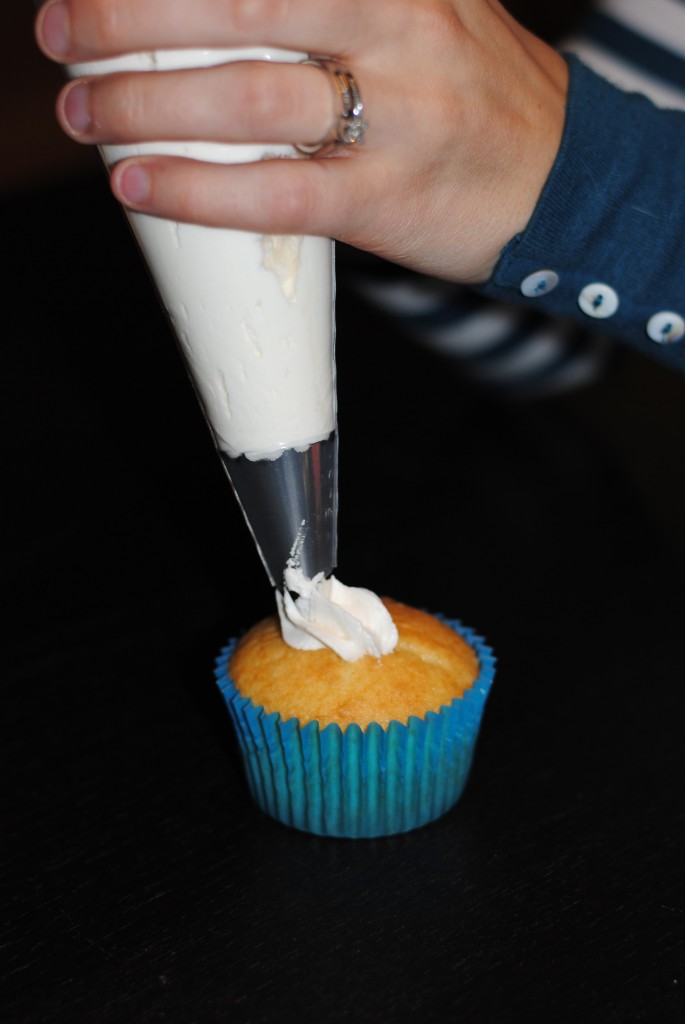 Frosting Cupcakes How to Use a Pastry Bag Craft Buds